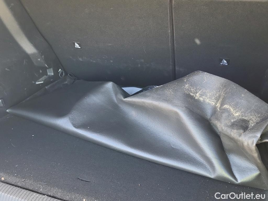  Peugeot  2008 PEUGEOT  / 2019 / 5P / todoterreno Active Pack BlueHDI 81kW (110CV) #20