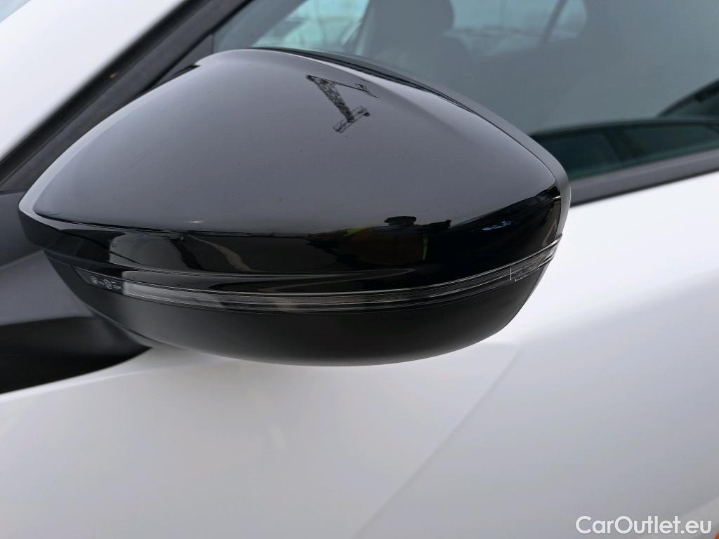  Peugeot  2008 PEUGEOT  / 2019 / 5P / todoterreno Allure BlueHDI 81kW (110CV) #25