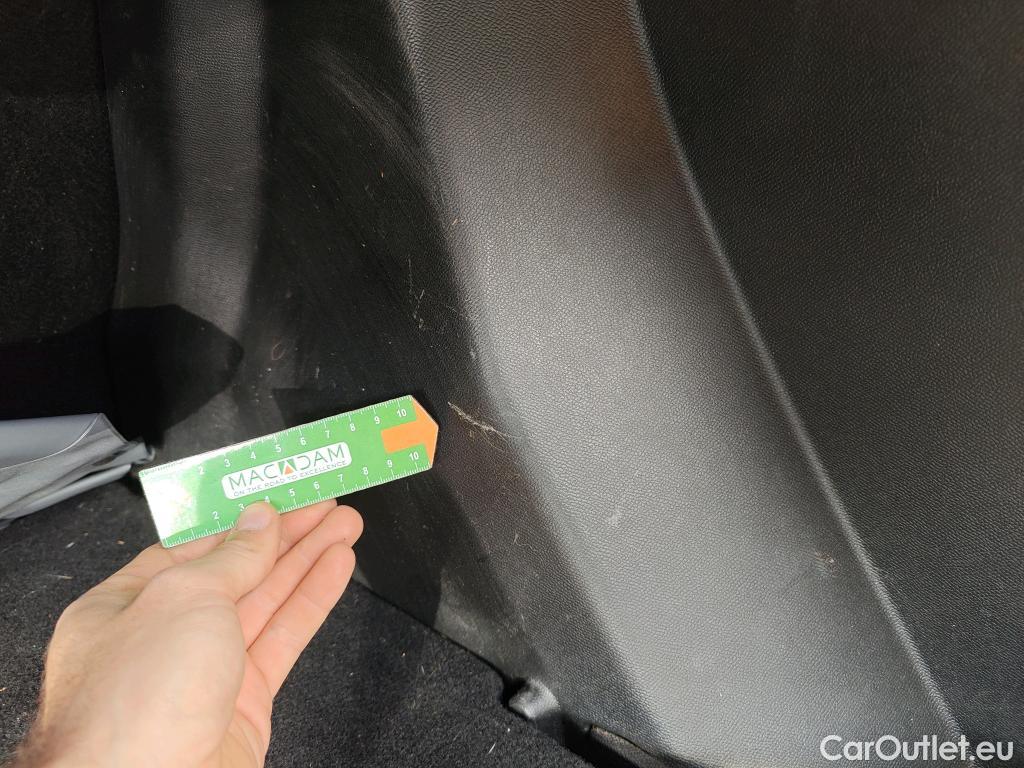  Peugeot  2008 PEUGEOT  / 2019 / 5P / todoterreno Allure BlueHDI 81kW (110CV) #38