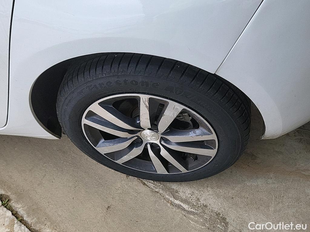  Peugeot  308 PEUGEOT  / 2017 / 5P / berlina con portón 5p Style BlueHDi 130 S&S #7