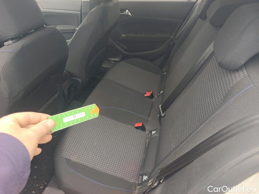  Peugeot  308 PEUGEOT  / 2017 / 5P / berlina con portón 5p Style BlueHDi 130 S&S #18