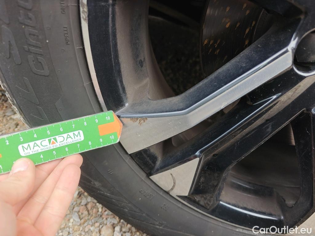  Peugeot  2008 PEUGEOT  / 2019 / 5P / todoterreno Allure BlueHDI 81kW (110CV) #52