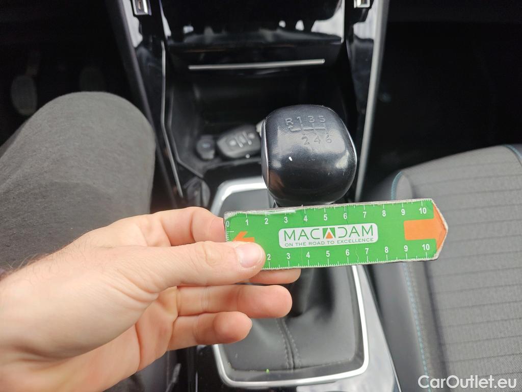  Peugeot  2008 PEUGEOT  / 2019 / 5P / todoterreno Allure BlueHDI 81kW (110CV) #33