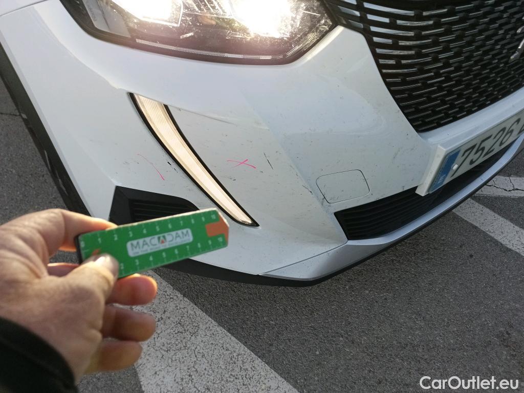  Peugeot  2008 PEUGEOT  / 2019 / 5P / todoterreno Allure BlueHDI 81kW (110CV) #19