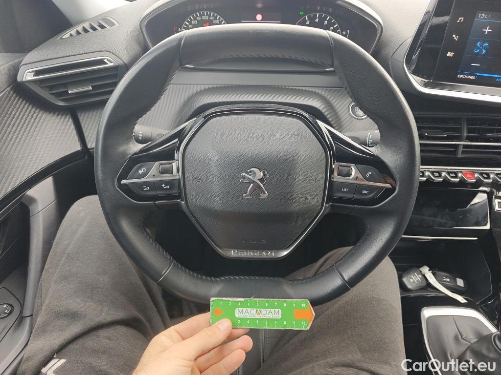  Peugeot  2008 PEUGEOT  / 2019 / 5P / todoterreno Allure BlueHDI 81kW (110CV) #31