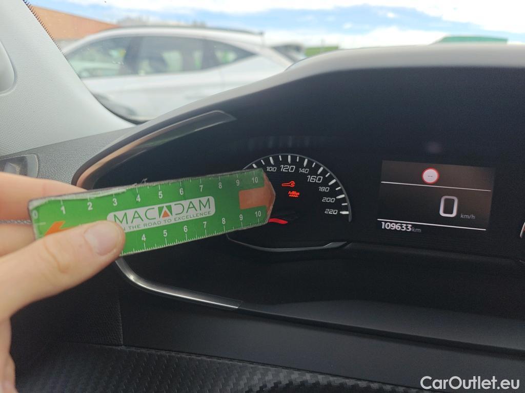  Peugeot  2008 PEUGEOT  / 2019 / 5P / todoterreno Allure BlueHDI 81kW (110CV) #66