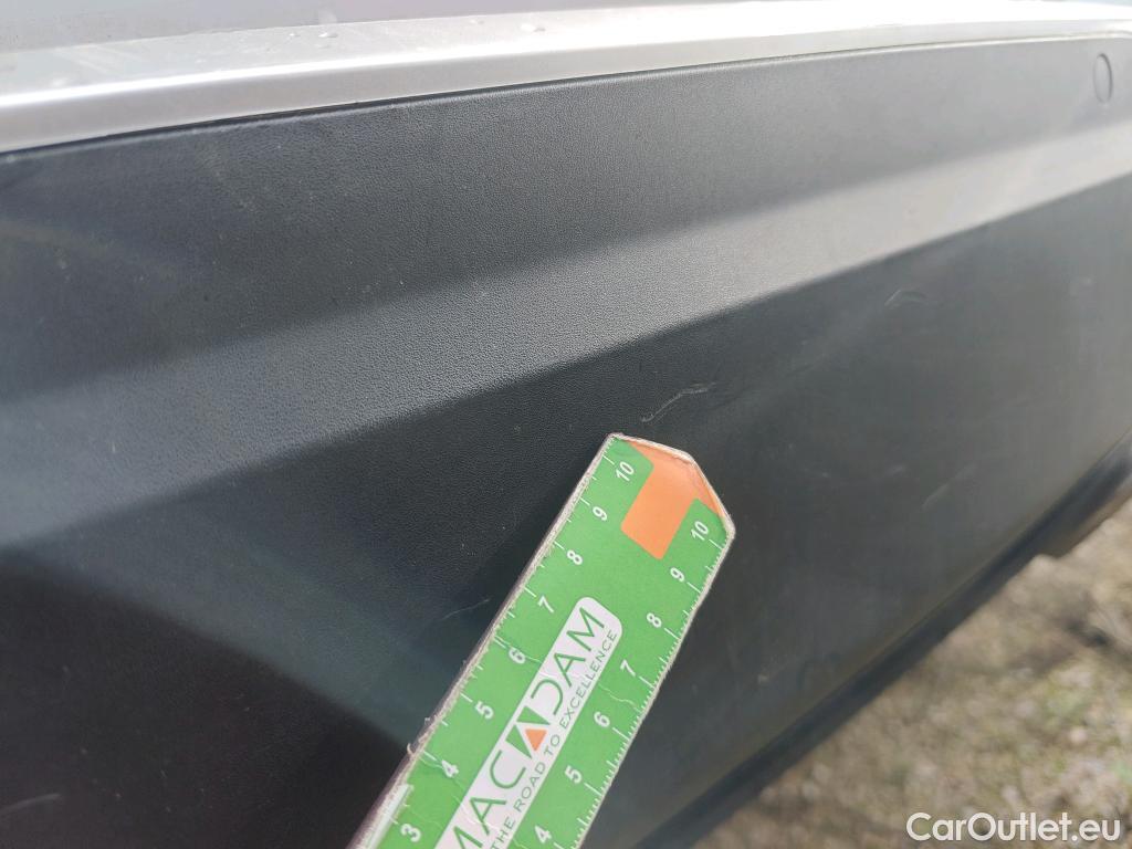  Peugeot  2008 PEUGEOT  / 2019 / 5P / todoterreno Allure BlueHDI 81kW (110CV) #38