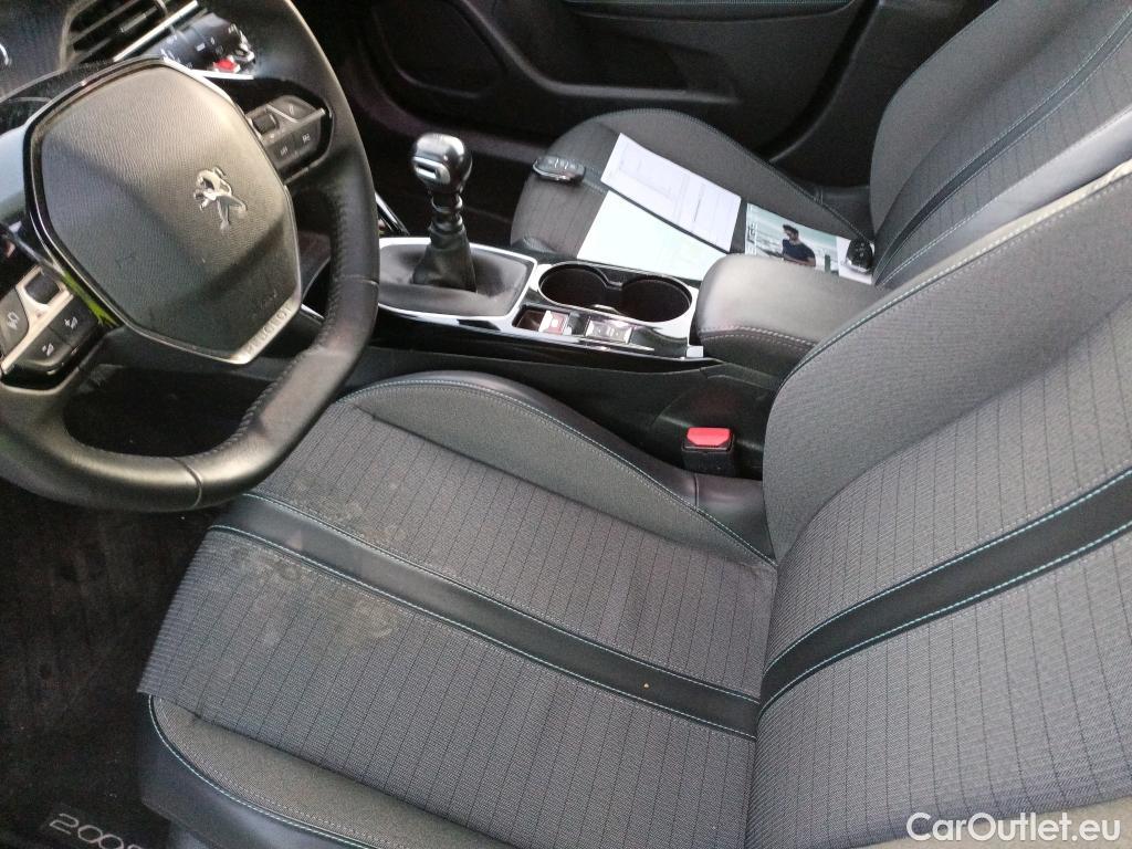  Peugeot  2008 PEUGEOT  / 2019 / 5P / todoterreno Allure BlueHDI 81kW (110CV) #8