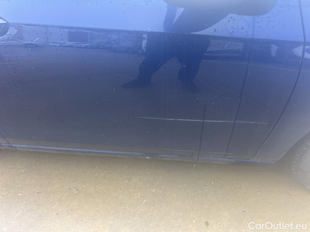  Volkswagen  Golf  VOLKSWAGEN / 2020 / 5P / berlina con portón Life 2.0 TDI 85kW (115CV) #3