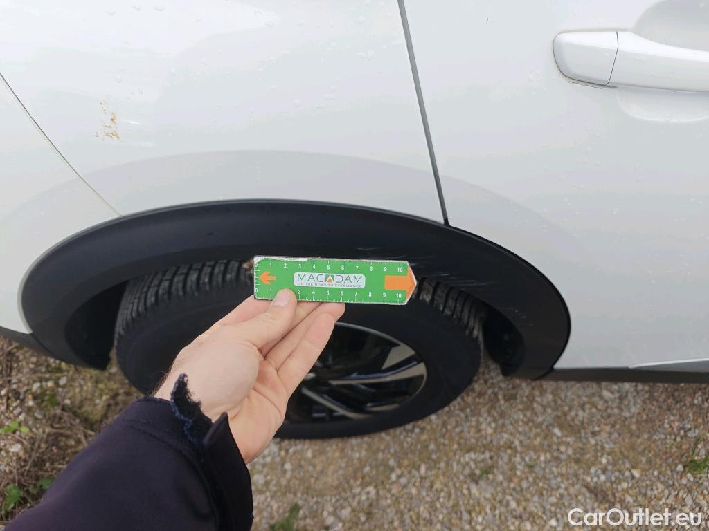  Peugeot  2008 PEUGEOT  / 2019 / 5P / todoterreno Allure BlueHDI 81kW (110CV) #46