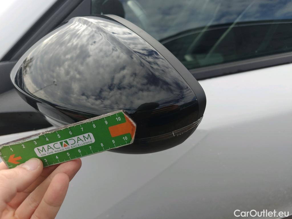  Peugeot  2008 PEUGEOT  / 2019 / 5P / todoterreno Allure BlueHDI 81kW (110CV) #63