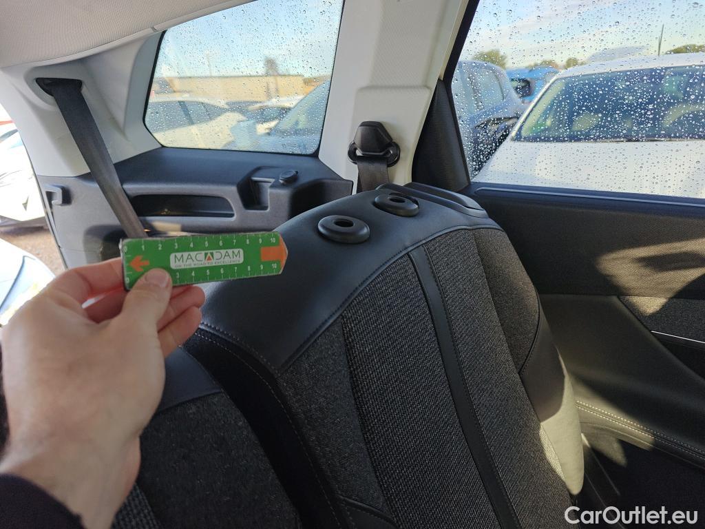  Peugeot  5008 PEUGEOT  / 2017 / 5P / todoterreno Allure 1.5L BlueHDi 96kW (130CV) S&S #3