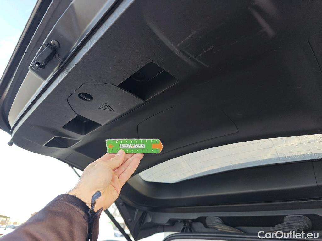  Peugeot  5008 PEUGEOT  / 2017 / 5P / todoterreno Allure 1.5L BlueHDi 96kW (130CV) S&S #64