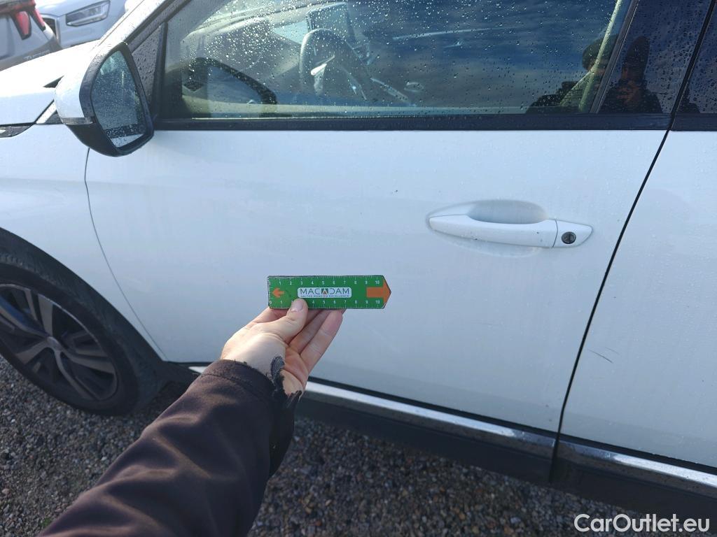  Peugeot  5008 PEUGEOT  / 2017 / 5P / todoterreno Allure 1.5L BlueHDi 96kW (130CV) S&S #53