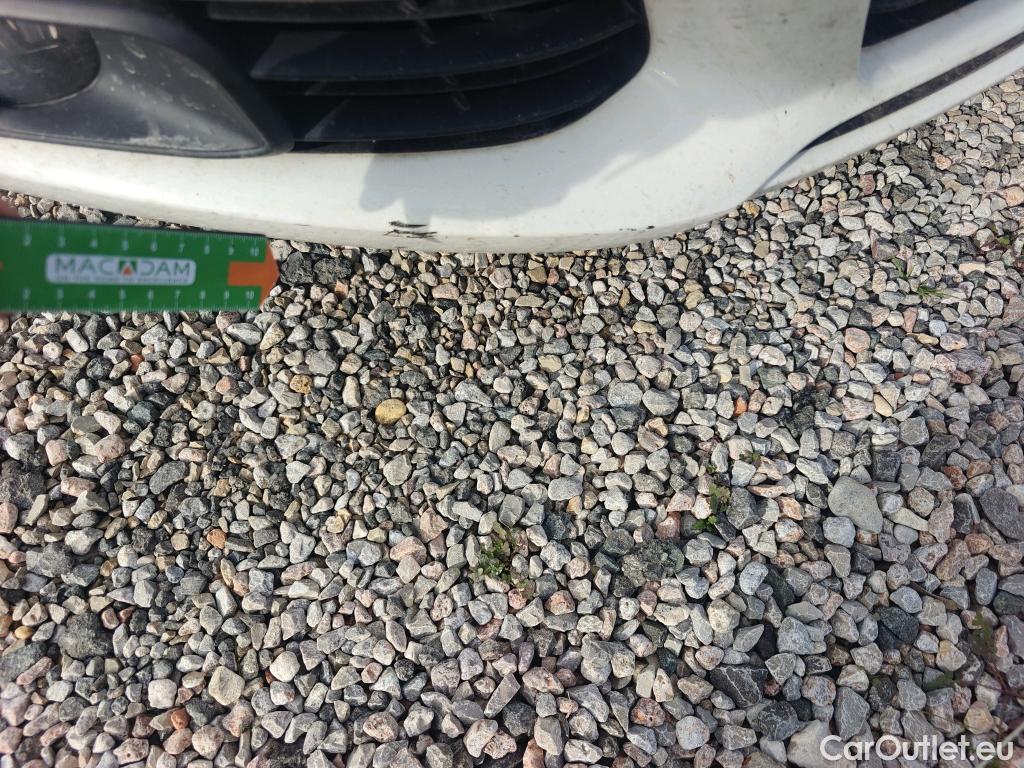  Peugeot  308 PEUGEOT  / 2017 / 5P / berlina con portón 5p Active Pack BlueHDi 130 S&S #17