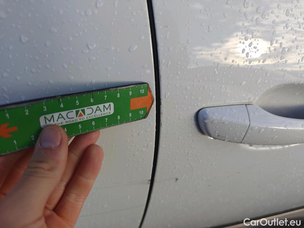  Peugeot  5008 PEUGEOT  / 2017 / 5P / todoterreno Allure 1.5L BlueHDi 96kW (130CV) S&S #52