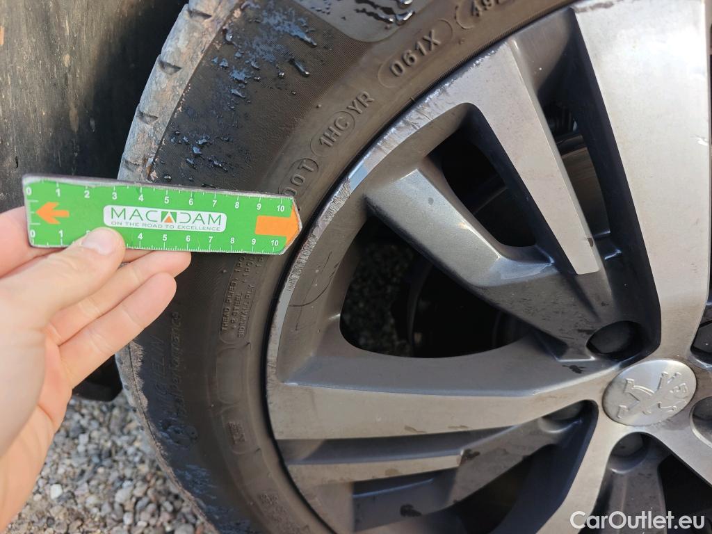  Peugeot  5008 PEUGEOT  / 2017 / 5P / todoterreno Allure 1.5L BlueHDi 96kW (130CV) S&S #28