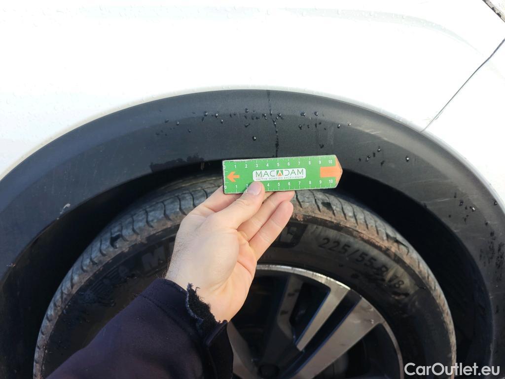  Peugeot  5008 PEUGEOT  / 2017 / 5P / todoterreno Allure 1.5L BlueHDi 96kW (130CV) S&S #88