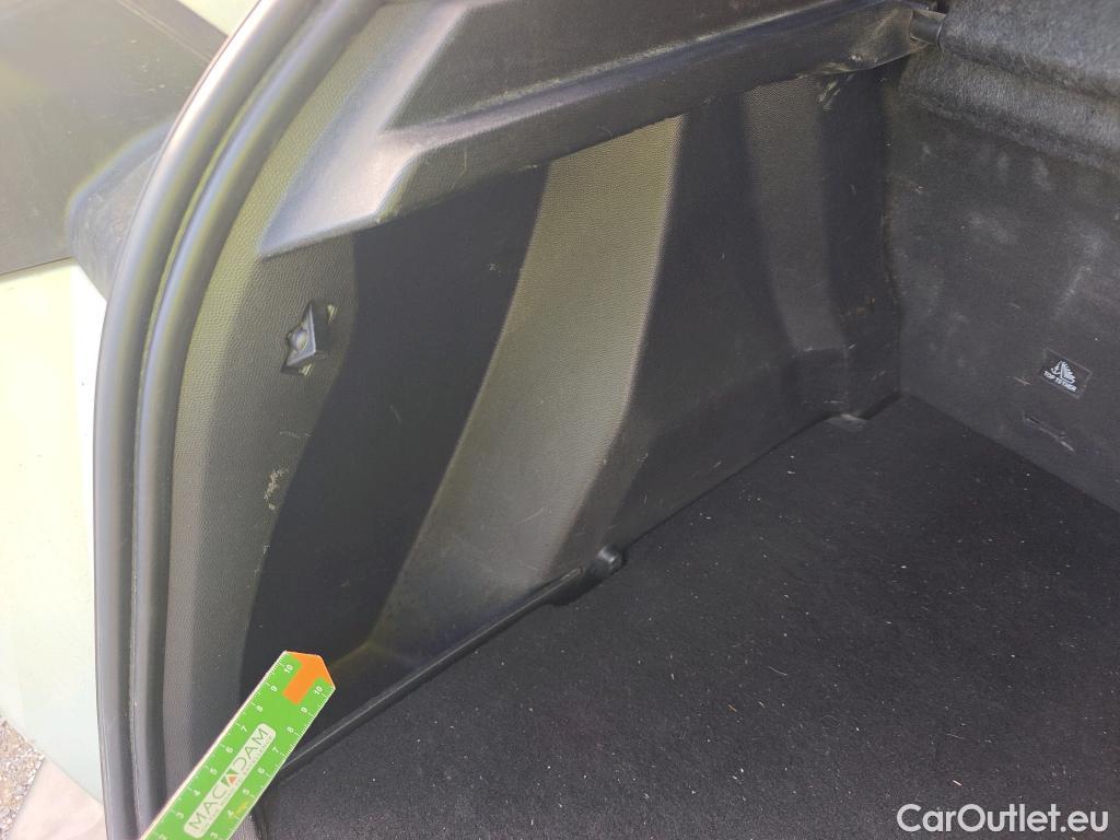  Peugeot  2008 PEUGEOT  / 2019 / 5P / todoterreno Allure BlueHDI 100 S&S BVM6 #8