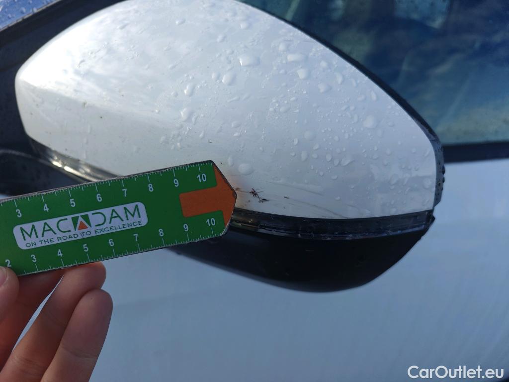  Peugeot  5008 PEUGEOT  / 2017 / 5P / todoterreno Allure 1.5L BlueHDi 96kW (130CV) S&S #101