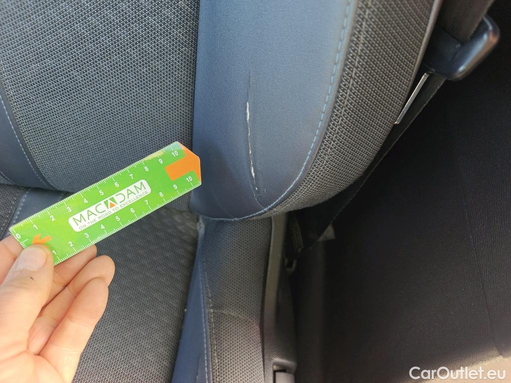  Peugeot  2008 PEUGEOT  / 2019 / 5P / todoterreno Allure BlueHDI 100 S&S BVM6 #4