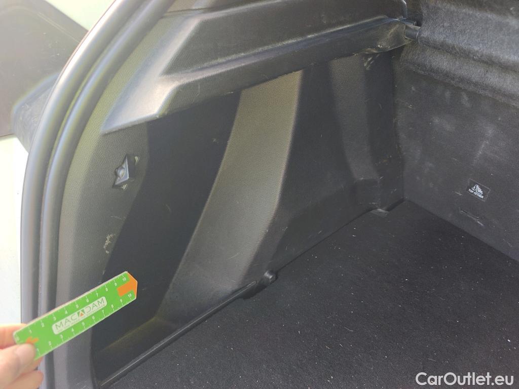  Peugeot  2008 PEUGEOT  / 2019 / 5P / todoterreno Allure BlueHDI 100 S&S BVM6 #7