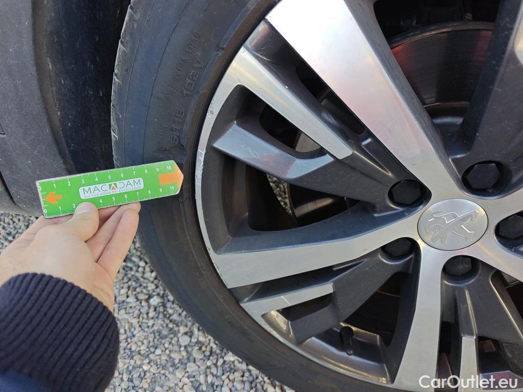  Peugeot  3008 PEUGEOT  Hybrid / 2020 / 5P / todoterreno 225 e-EAT8 Allure #22