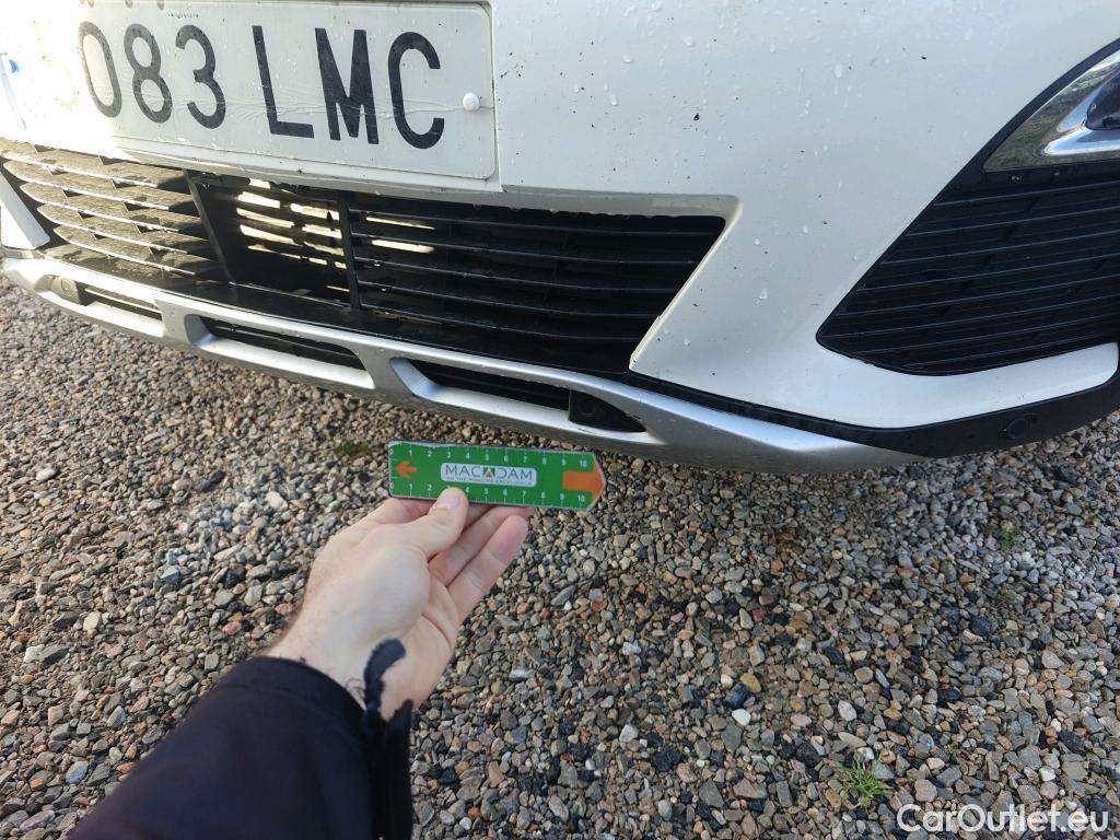  Peugeot  5008 PEUGEOT  / 2017 / 5P / todoterreno Allure 1.5L BlueHDi 96kW (130CV) S&S #97