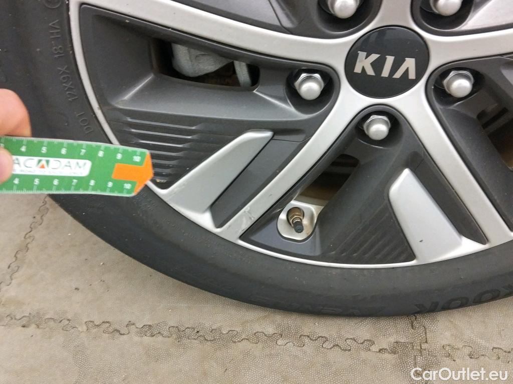  KIA  Niro KIA  / 2019 / 5P / crossover 1.6 GDi HEV 104kW (141CV) Drive #10