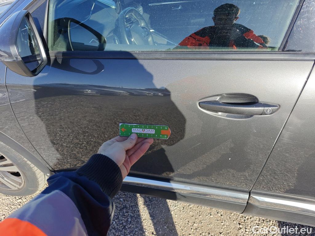  Peugeot  3008 PEUGEOT  Hybrid / 2020 / 5P / todoterreno 225 e-EAT8 Allure #4