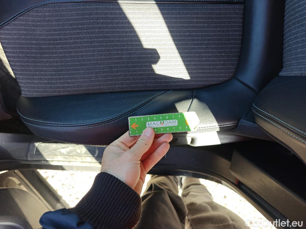  Peugeot  3008 PEUGEOT  Hybrid / 2020 / 5P / todoterreno 225 e-EAT8 Allure #32