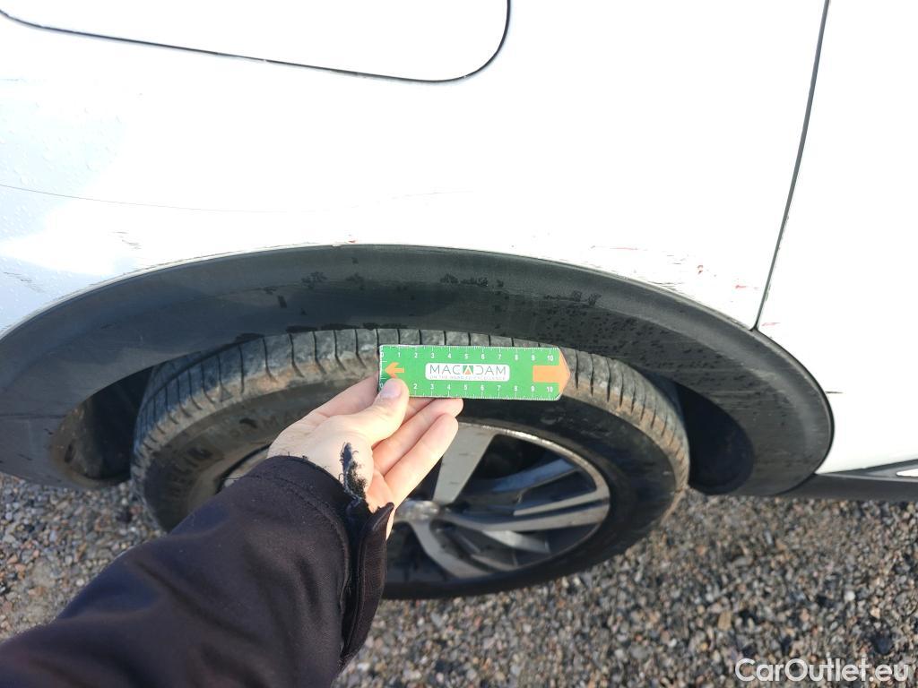  Peugeot  5008 PEUGEOT  / 2017 / 5P / todoterreno Allure 1.5L BlueHDi 96kW (130CV) S&S #93