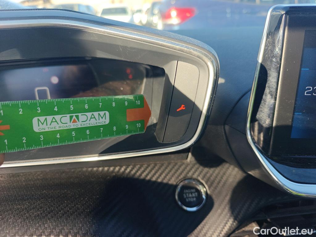  Peugeot  2008 PEUGEOT  / 2019 / 5P / todoterreno Allure BlueHDI 100 S&S BVM6 #20