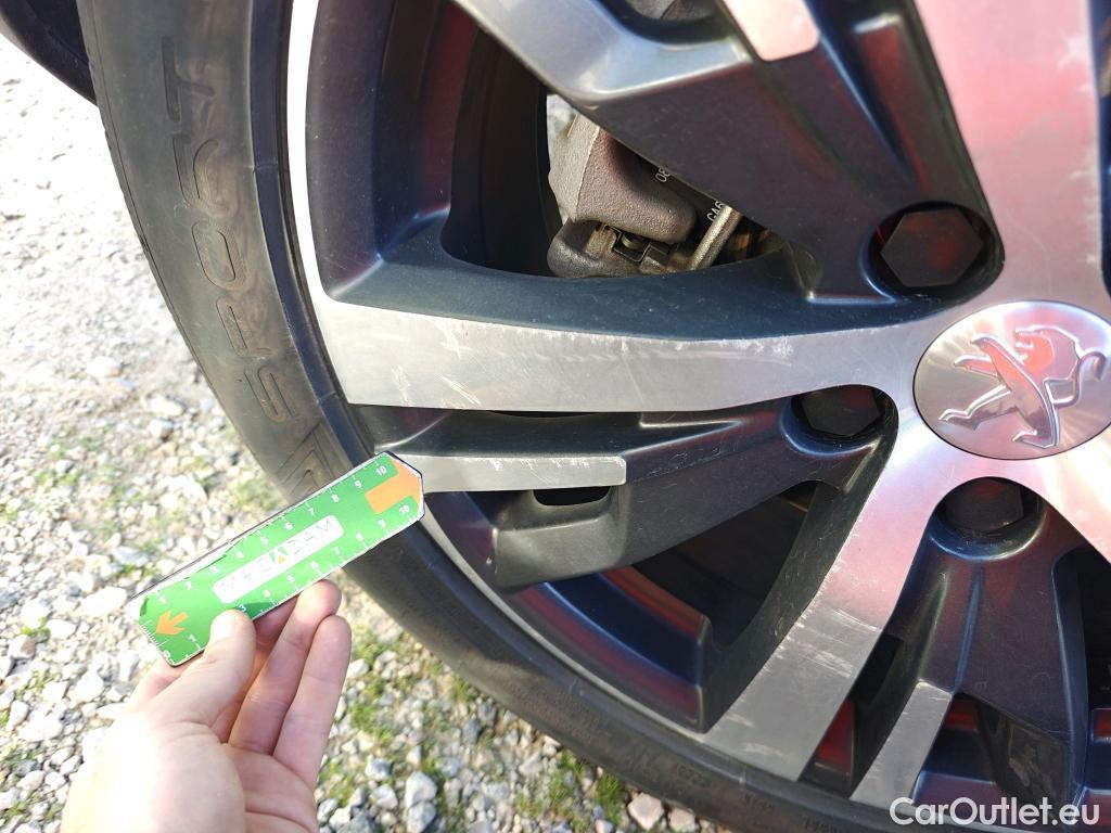  Peugeot  3008 PEUGEOT  Hybrid / 2020 / 5P / todoterreno 225 e-EAT8 Allure #15