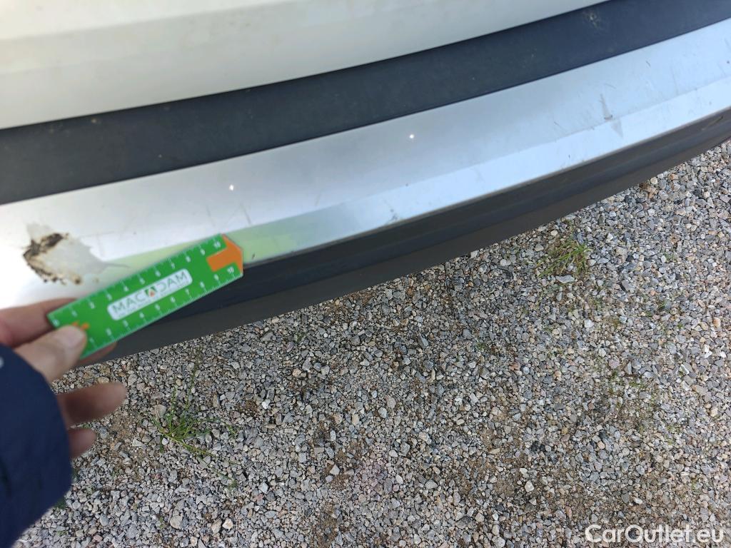  Peugeot  2008 PEUGEOT  / 2019 / 5P / todoterreno Allure BlueHDI 100 S&S BVM6 #17