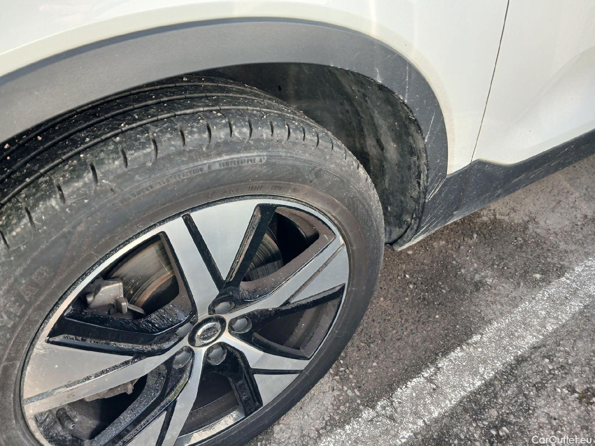  Volvo  XC 40 VOLVO XC40 / 2017 / 5P / todoterreno 1.5 T4 Twin Recharge R-Design Auto #3