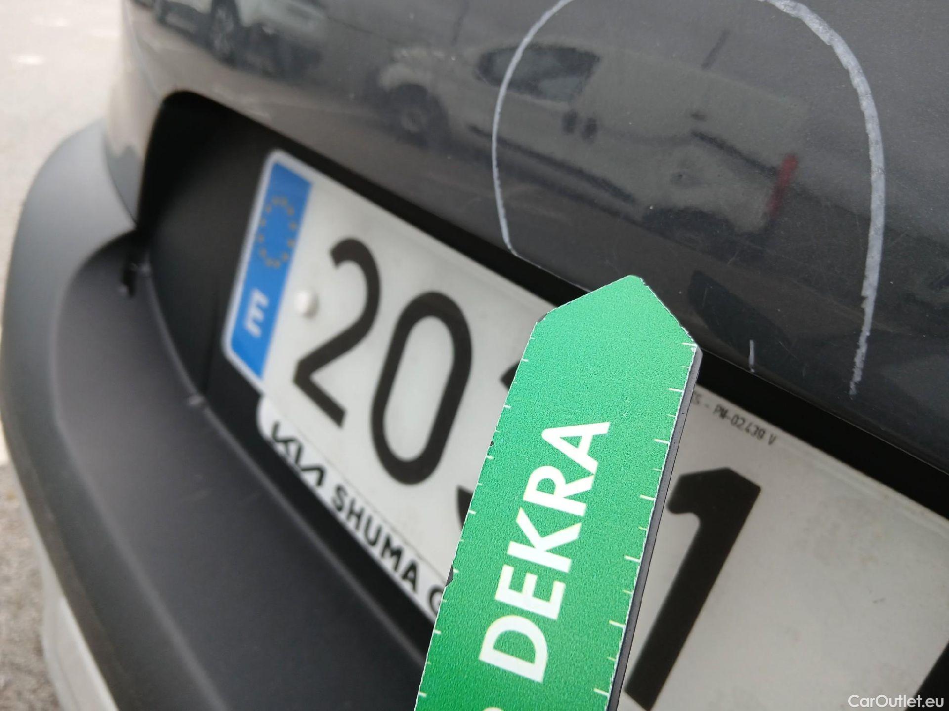  KIA  STONIC KIA  / 2017 / 5P / todoterreno 1.0 T-GDi 74kW (100CV) MHEV iMT Concept #25