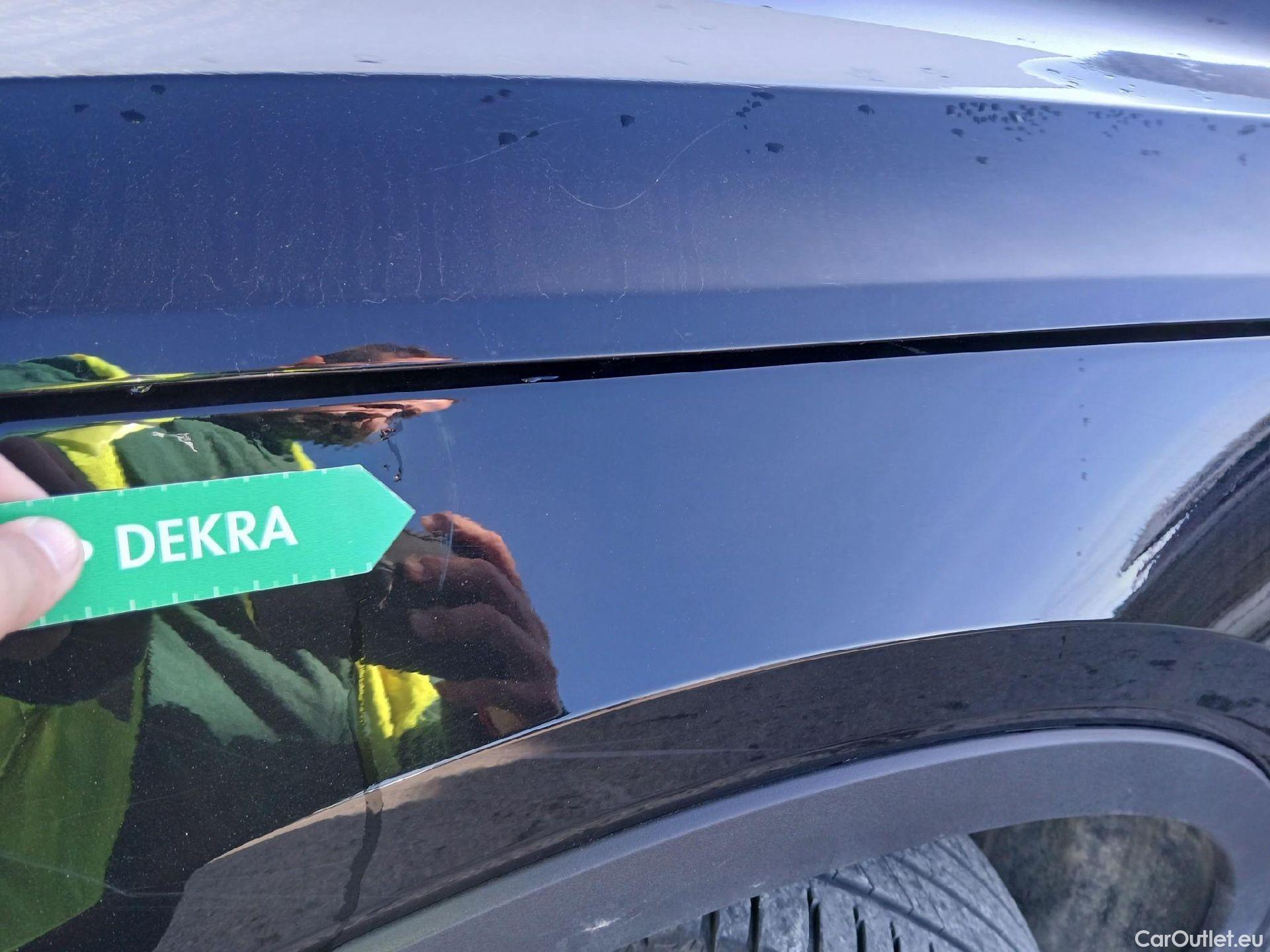  Volvo  XC 40 VOLVO XC40 / 2017 / 5P / todoterreno 1.5 T3 R-Design Auto #8