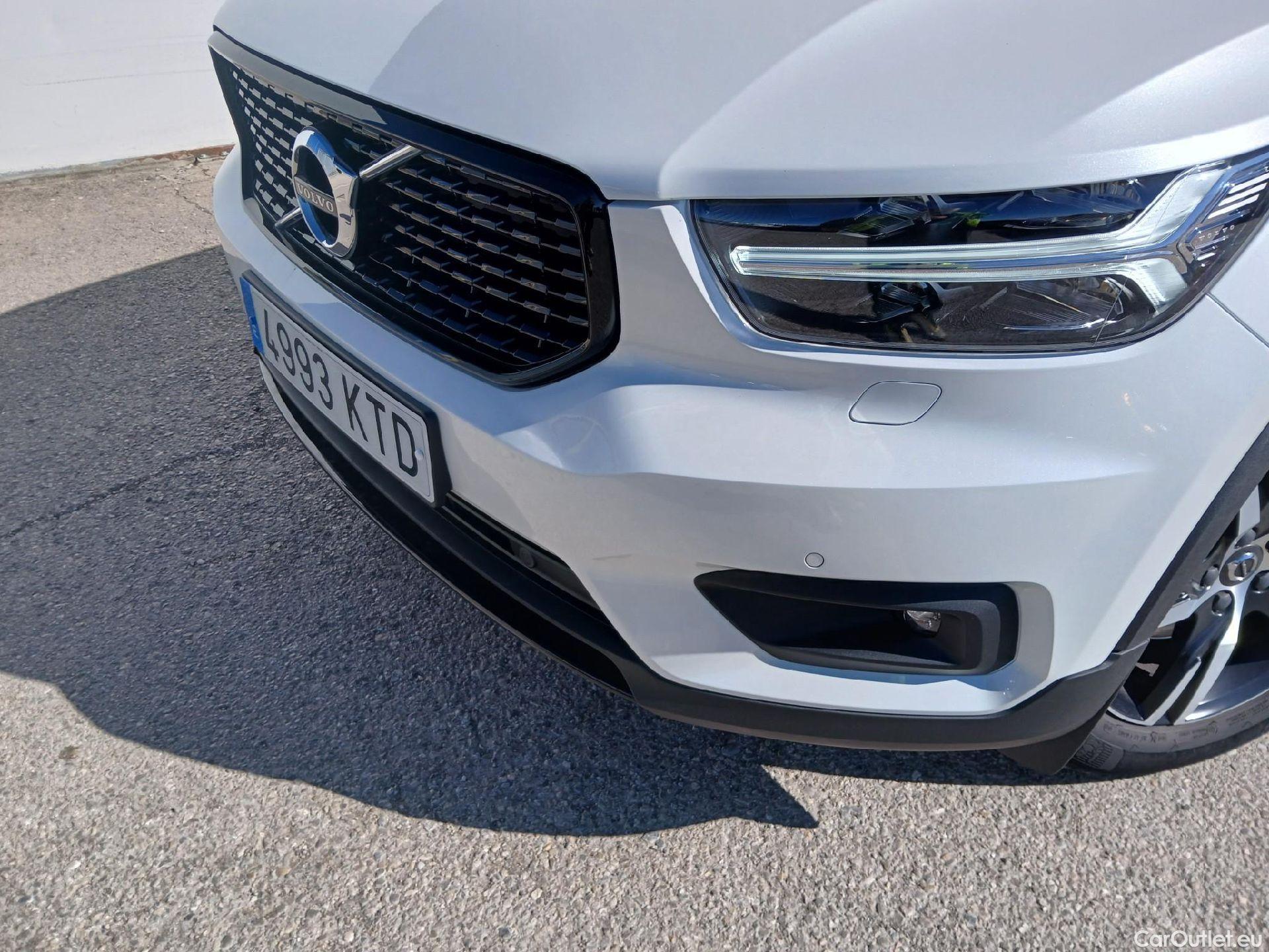  Volvo  XC 40 VOLVO XC40 / 2017 / 5P / todoterreno 2.0 T4 R-Design Auto #2