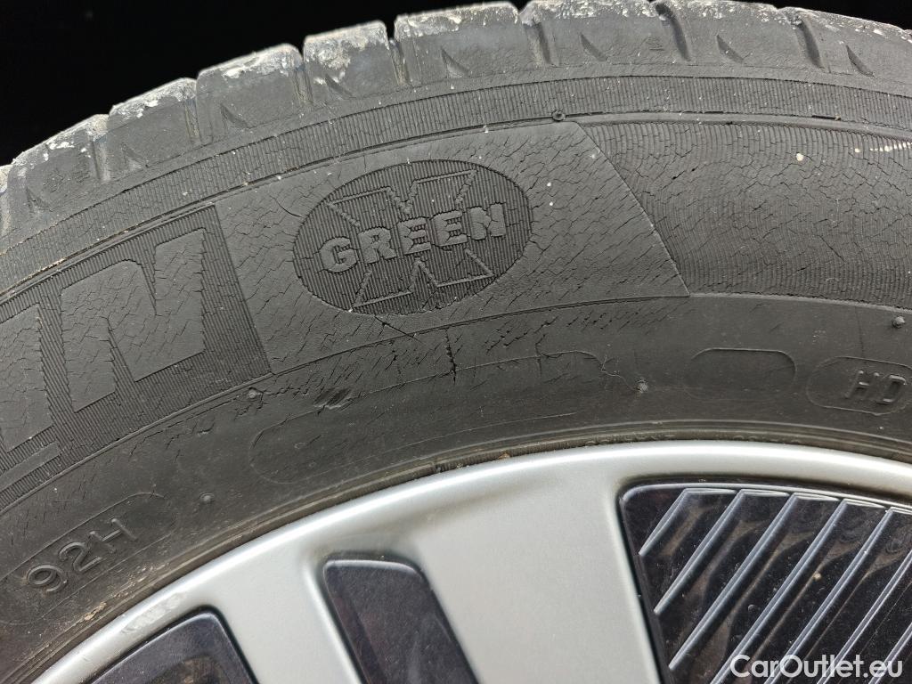  KIA  Niro KIA  / 2019 / 5P / crossover 1.6 GDi HEV 104kW (141CV) Concept #32