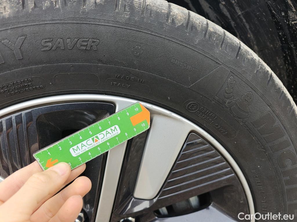  KIA  Niro KIA  / 2019 / 5P / crossover 1.6 GDi HEV 104kW (141CV) Concept #29