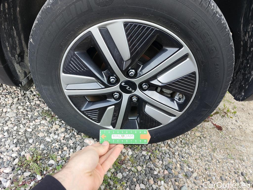  KIA  Niro KIA  / 2019 / 5P / crossover 1.6 GDi HEV 104kW (141CV) Concept #60