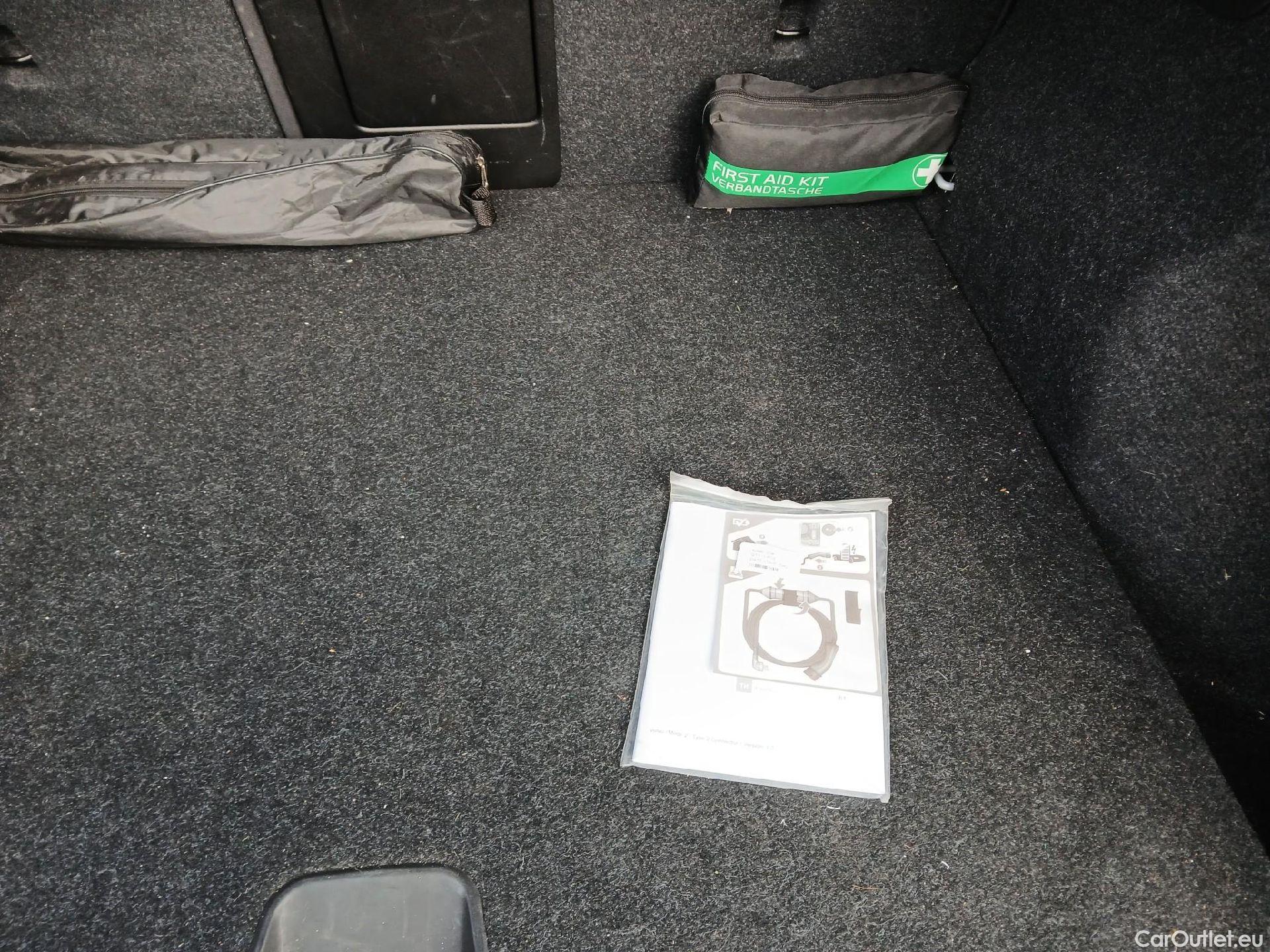  Volvo  XC 40 VOLVO XC40 / 2017 / 5P / todoterreno 1.5 T5 Twin Recharge Inscription Auto #4