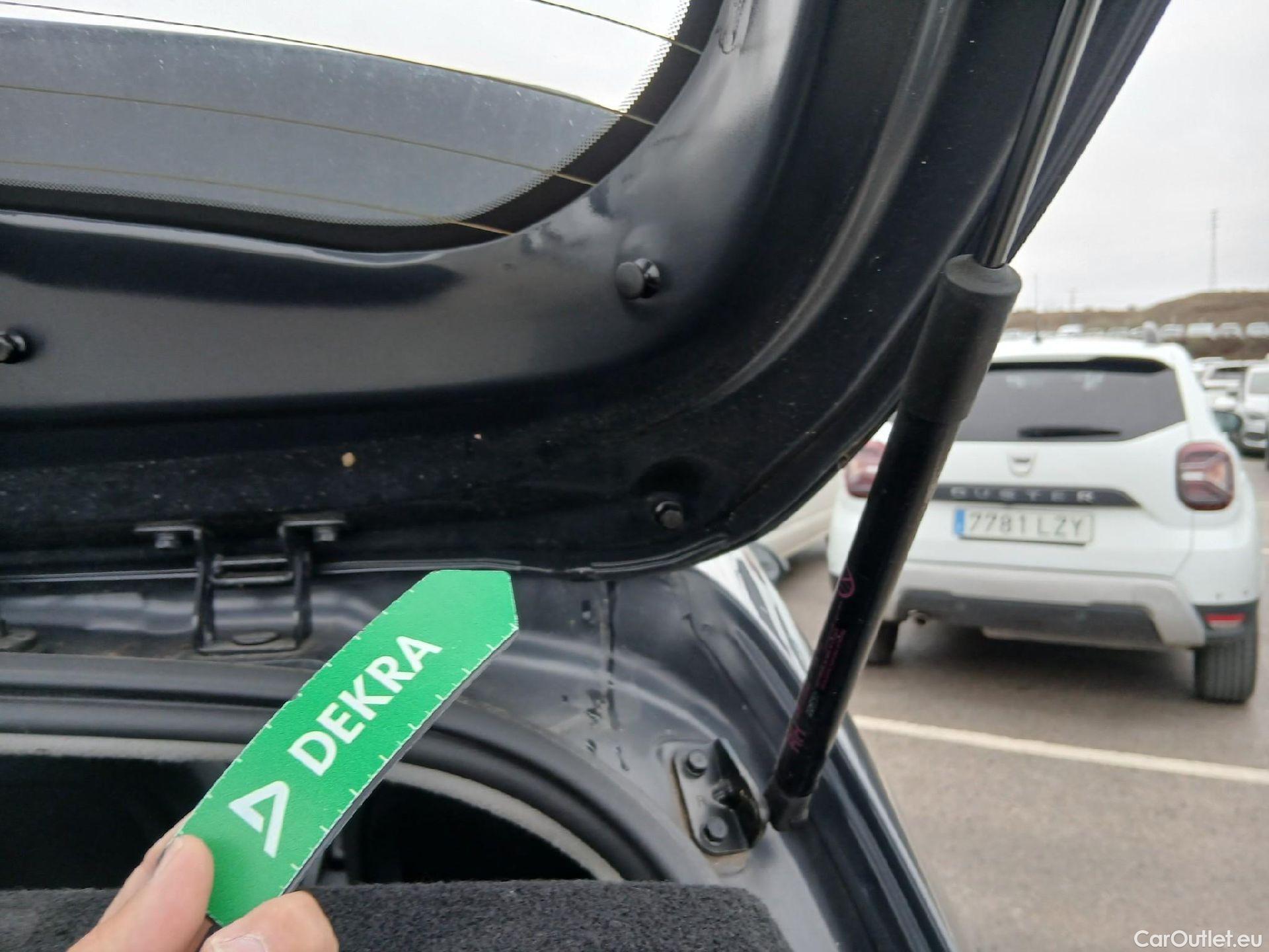  KIA  STONIC KIA  / 2017 / 5P / todoterreno 1.0 T-GDi 74kW (100CV) MHEV iMT Concept #35