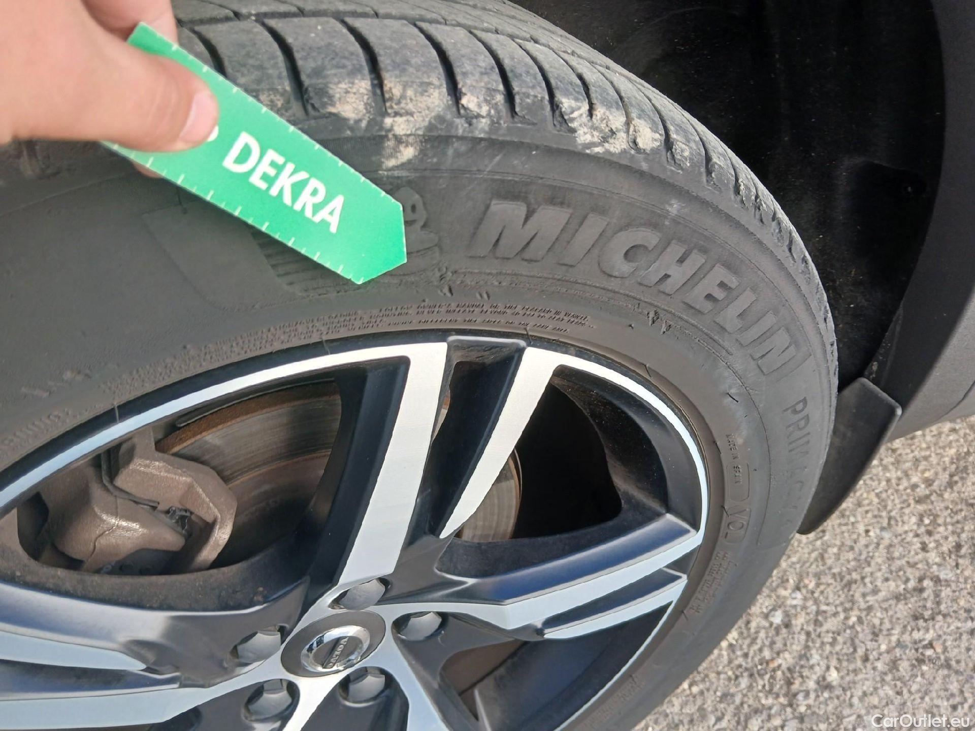  Volvo  XC 40 VOLVO XC40 / 2017 / 5P / todoterreno 2.0 T4 R-Design Auto #6