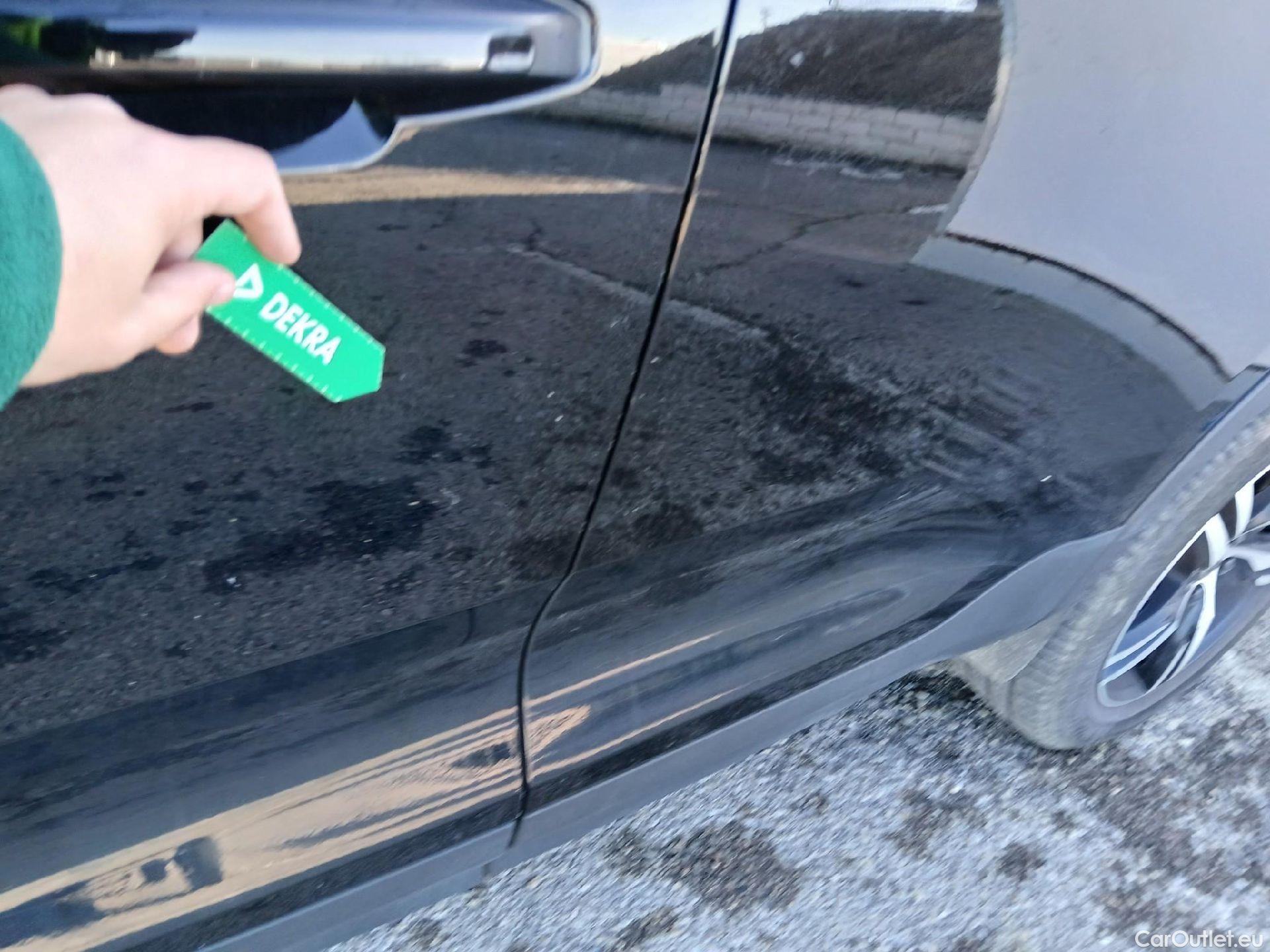  Volvo  XC 40 VOLVO XC40 / 2017 / 5P / todoterreno 1.5 T3 R-Design Auto #9