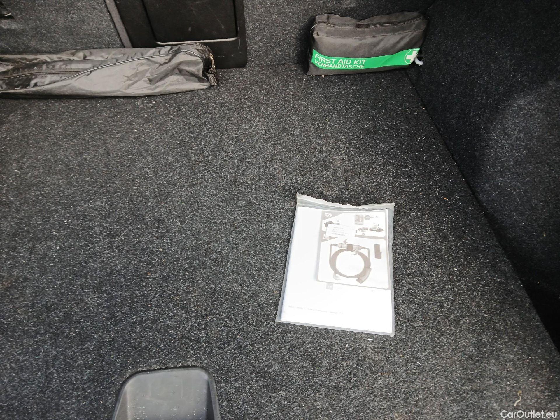  Volvo  XC 40 VOLVO XC40 / 2017 / 5P / todoterreno 1.5 T5 Twin Recharge Inscription Auto #3