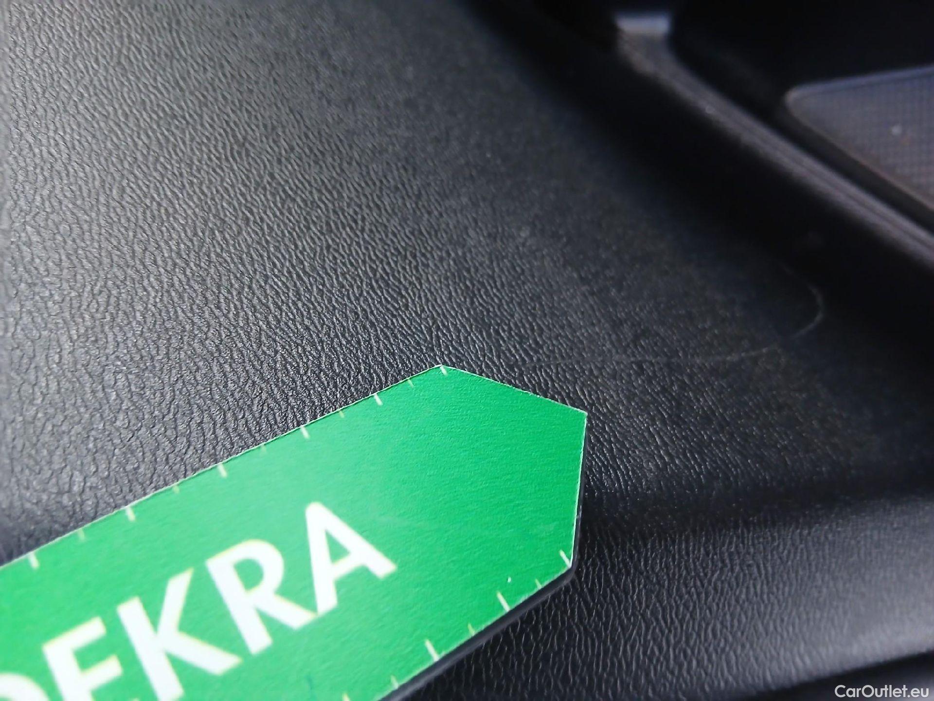  Volvo  XC 40 VOLVO XC40 / 2021 / 5P / todoterreno 1.5 T2 Essential #44