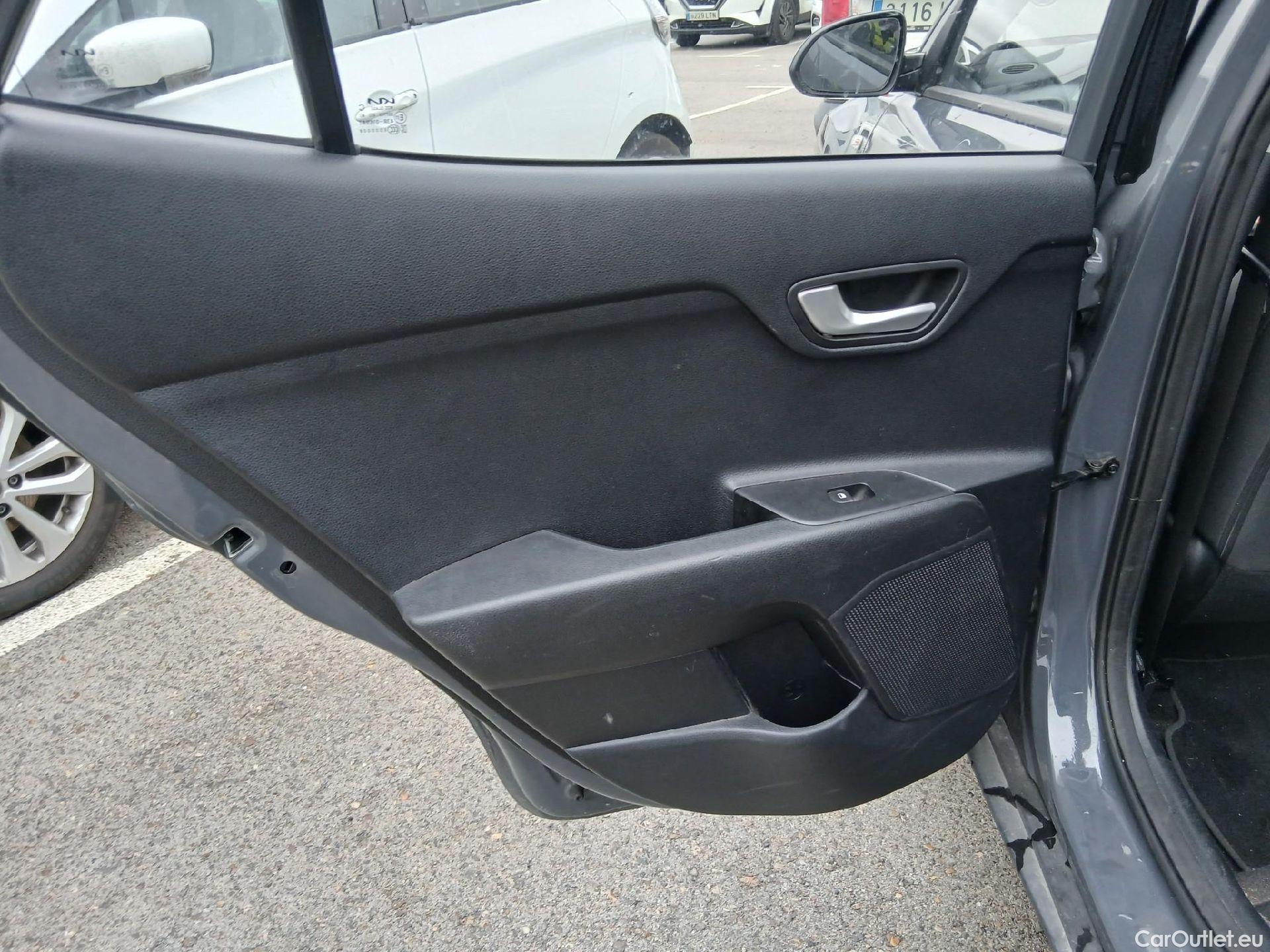  KIA  STONIC KIA  / 2017 / 5P / todoterreno 1.0 T-GDi 74kW (100CV) MHEV iMT Concept #20