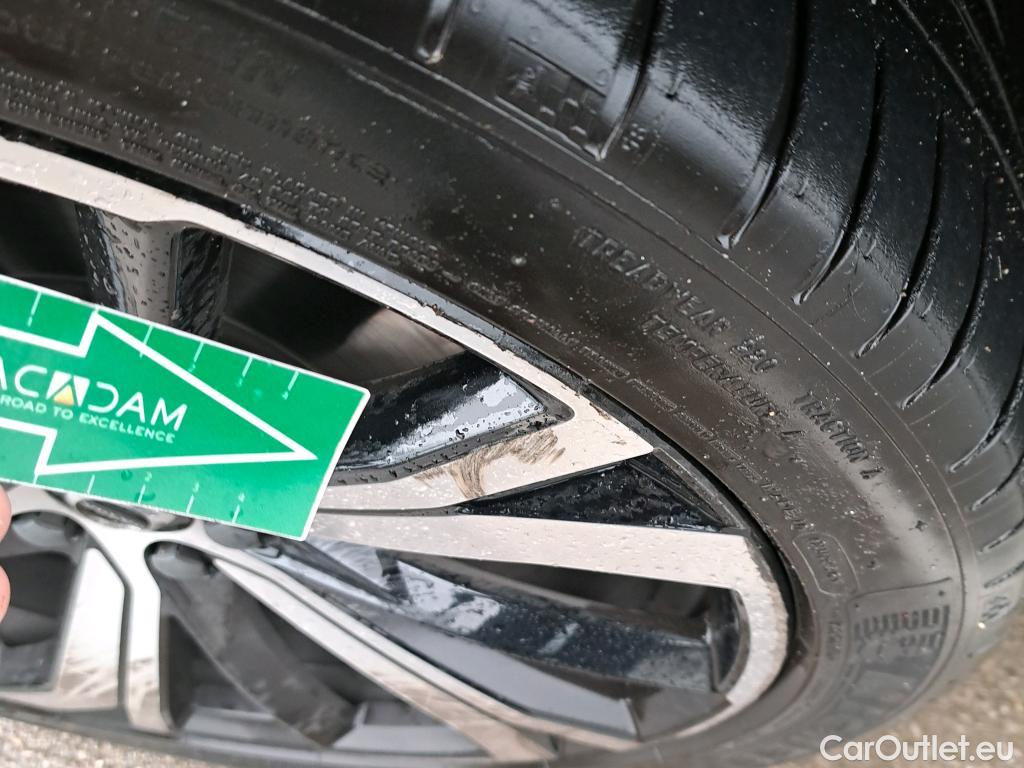  Volvo  XC60 VOLVO  / 2017 / 5P / todoterreno 2.0 T6 AWD Recharge R-Design Auto #2